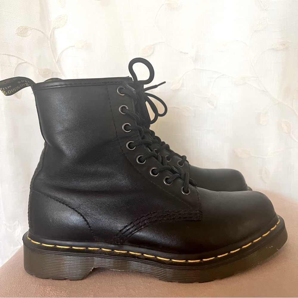 Dr. Martens classic 1460 black leather boots size US6
